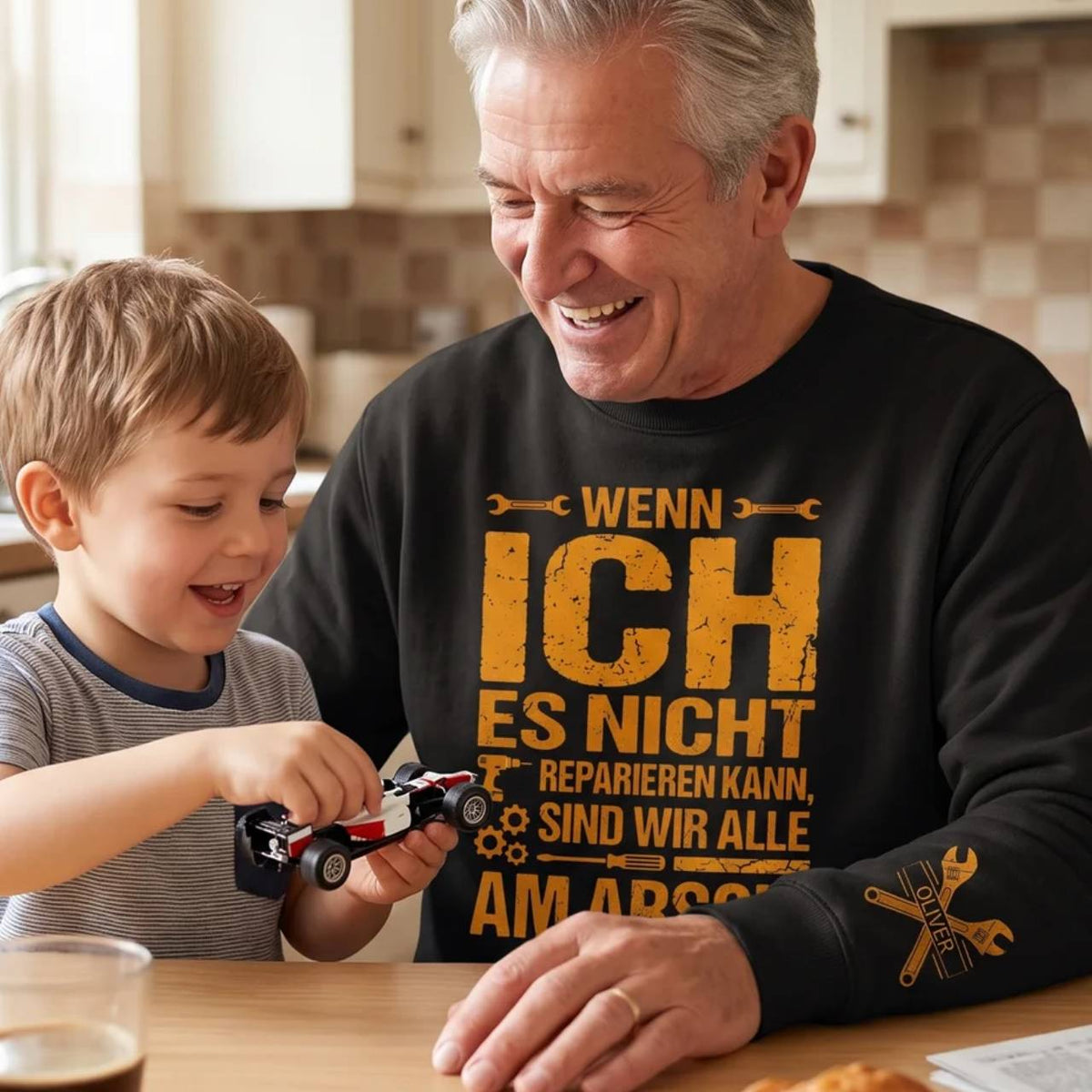 Sind wir alle - Lustiges Geschenk für Männer, Ehemann, Papa, Opa, Handwerker & Heimwerker - Personalisiertes Shirt