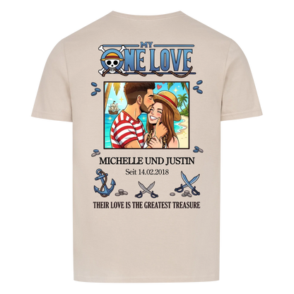 My One Love Upload 1 – Personalisierbares Geschenk für Paare (Rückendruck)