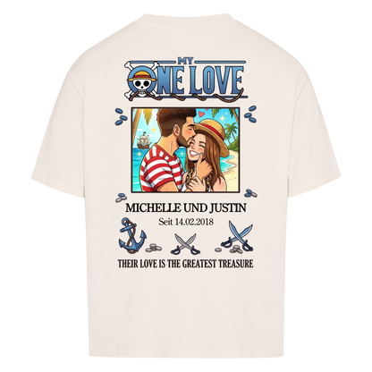 My One Love Upload 1 – Personalisierbares Geschenk für Paare (Rückendruck)