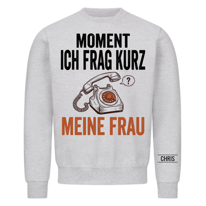 Moment Ich frag kurz meine Frau - Lustiges Geschenk für Ehemann, Männer & Papa - Personalisiertes Shirt