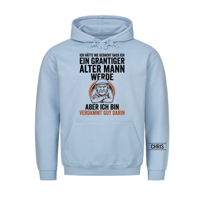 Ich hätte nie gedacht dass ich ein grantiger alter Mann werde Aber ich bin verdammt gut darin - Lustiges Geschenk für Männer, Papa & Opa - Personalisiertes Shirt