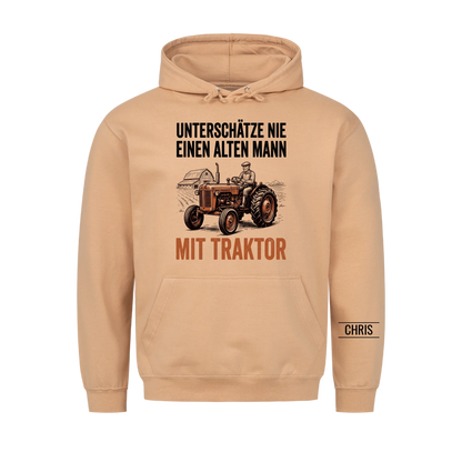 Unterschätze nie einen alten Mann mit Traktor - Lustiges Geschenk für Landwirt, Papa & Opa - Personalisiertes Shirt