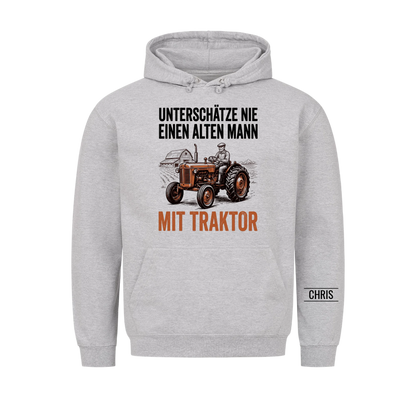 Unterschätze nie einen alten Mann mit Traktor - Lustiges Geschenk für Landwirt, Papa & Opa - Personalisiertes Shirt