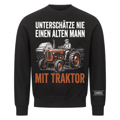 Unterschätze nie einen alten Mann mit Traktor - Lustiges Geschenk für Landwirt, Papa & Opa - Personalisiertes Shirt