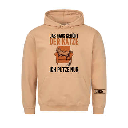 Das Haus gehört der Katze Ich putze nur - Lustiges Geschenk für Katzenbesitzer - Personalisiertes Shirt