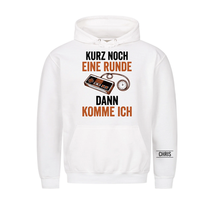 Kurz noch eine Runde dann komme ich - Lustiges Geschenk für Gamer & Gamerinnen - Personalisiertes Shirt