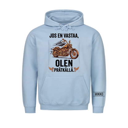 Jos en vastaa, olen prätkällä. Personoitu T-paita nimellä hihassa