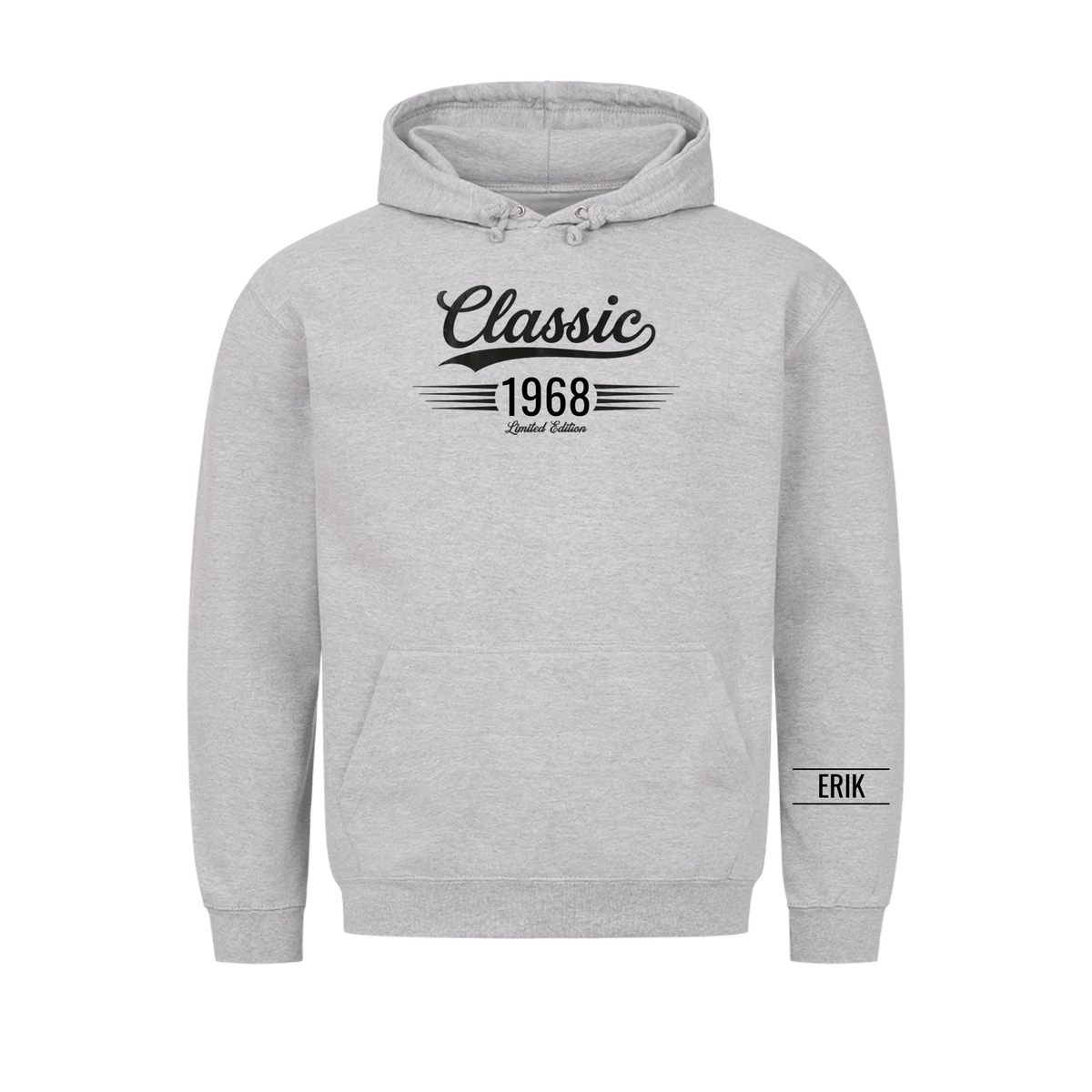 Classic t-shirt med födelseår och namn på ärmen. Present till pappa och farfar