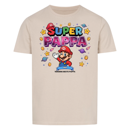 Super Pappa King T-skjorte med pappas figur og barnas navn. Farsdagsgave
