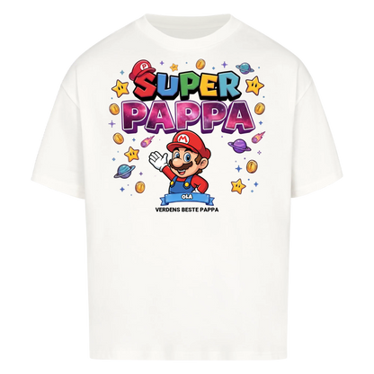Super Pappa King T-skjorte med pappas figur og barnas navn. Farsdagsgave