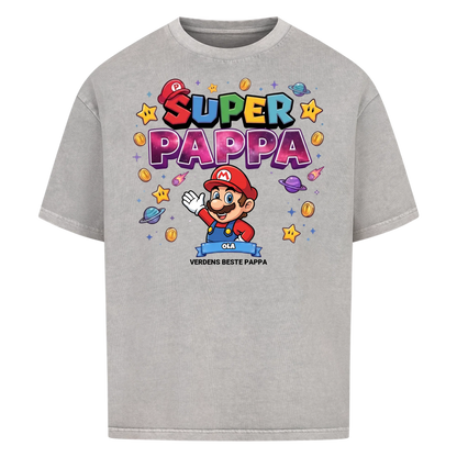 Super Pappa King T-skjorte med pappas figur og barnas navn. Farsdagsgave