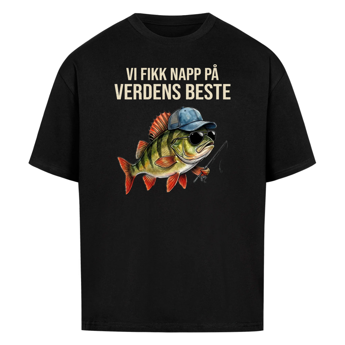 Vi fikk napp på verdens beste pappa. Fisk med barnas navn. Personlig t-skjorte i farsdagsgave