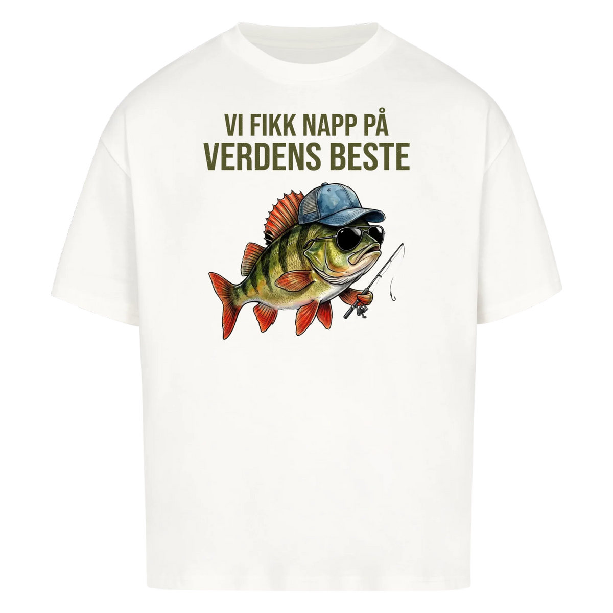 Vi fikk napp på verdens beste pappa. Fisk med barnas navn. Personlig t-skjorte i farsdagsgave
