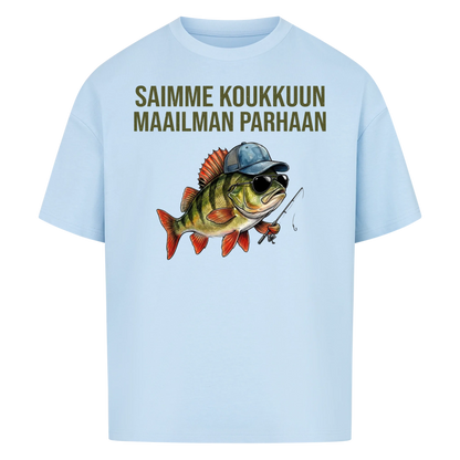 Saimme koukkuun maailman parhaan iskän. Kala lasten nimillä. Personoitu t-paita isänpäivälahjaksi