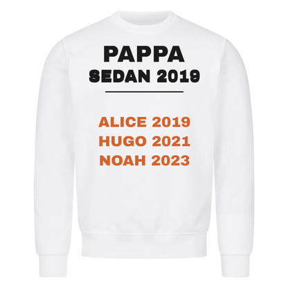 Pappa sedan t-shirt med årtal och barnens namn och födelseår. Personlig present till pappa