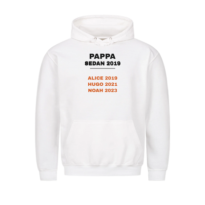 Pappa sedan t-shirt med årtal och barnens namn och födelseår. Personlig present till pappa