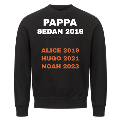 Pappa sedan t-shirt med årtal och barnens namn och födelseår. Personlig present till pappa