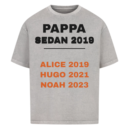 Pappa sedan t-shirt med årtal och barnens namn och födelseår. Personlig present till pappa