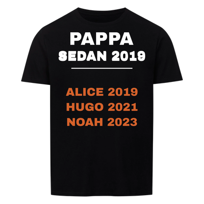 Pappa sedan t-shirt med årtal och barnens namn och födelseår. Personlig present till pappa