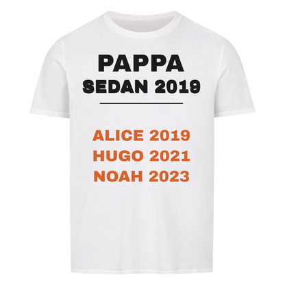 Pappa sedan t-shirt med årtal och barnens namn och födelseår. Personlig present till pappa