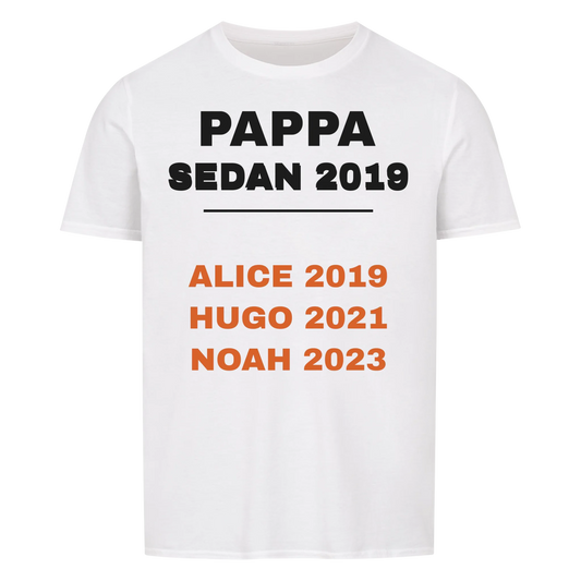 Pappa sedan t-shirt med årtal och barnens namn och födelseår. Personlig present till pappa