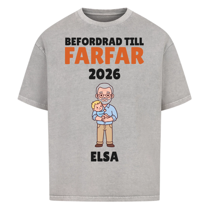 Befordrad till farfar t-shirt med årtal och barnbarnets namn. Personlig present