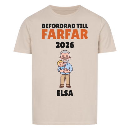 Befordrad till farfar t-shirt med årtal och barnbarnets namn. Personlig present