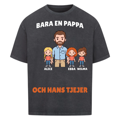 Bara en pappa och hans tjejer t-shirt med figurer och döttrarnas namn. Personlig present