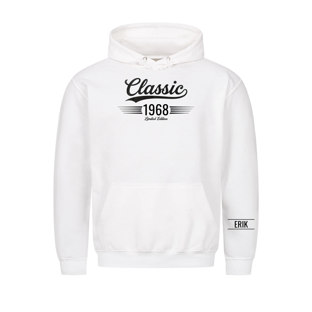 Classic hoodie med födelseår och namn på ärmen. Present till pappa och farfar