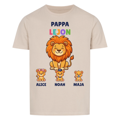 Pappa Lejon t-shirt med lejonpappa, barnens namn och små lejonungar. Personlig present till pappa