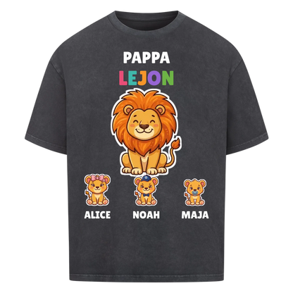 Pappa Lejon t-shirt med lejonpappa, barnens namn och små lejonungar. Personlig present till pappa