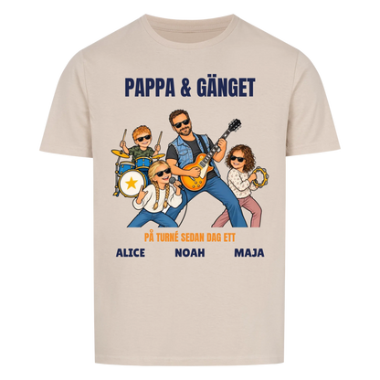 Pappa och gänget t-shirt med ditt foto som tecknat rockband och barnens namn. Personlig present till pappa