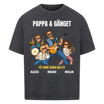 Pappa och gänget t-shirt med ditt foto som tecknat rockband och barnens namn. Personlig present till pappa