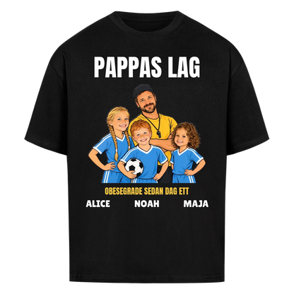 Pappas lag t-shirt med ditt foto som tecknad tränare och barnens namn. Personlig present till pappa
