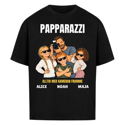 Papparazzi t-shirt med ditt foto som tecknad fotograf och barnens namn. Rolig present till pappa