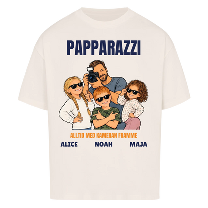 Papparazzi t-shirt med ditt foto som tecknad fotograf och barnens namn. Rolig present till pappa