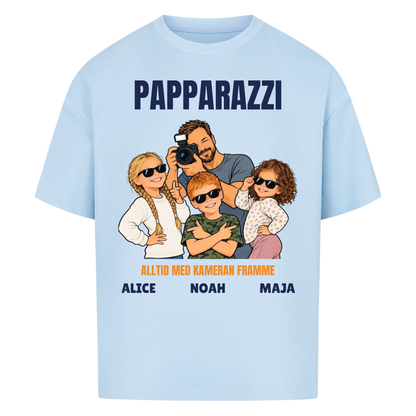 Papparazzi t-shirt med ditt foto som tecknad fotograf och barnens namn. Rolig present till pappa
