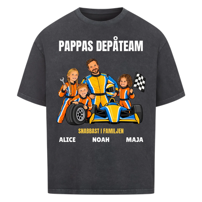 Pappas depåteam t-shirt med ditt foto som tecknad racerförare och barnens namn. Personlig present till pappa