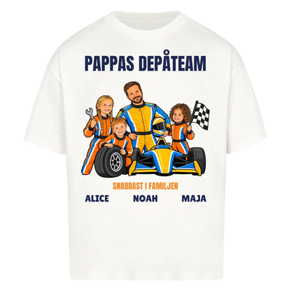 Pappas depåteam t-shirt med ditt foto som tecknad racerförare och barnens namn. Personlig present till pappa