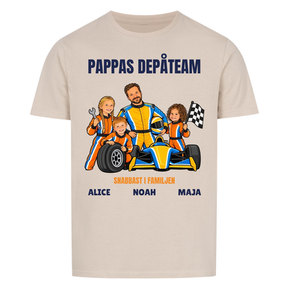 Pappas depåteam t-shirt med ditt foto som tecknad racerförare och barnens namn. Personlig present till pappa