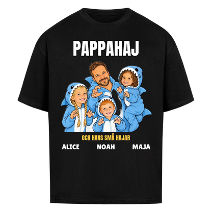 Pappahaj t-shirt med ditt foto som tecknad hajfamilj och barnens namn. Personlig present till pappa