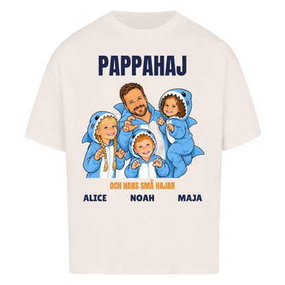 Pappahaj t-shirt med ditt foto som tecknad hajfamilj och barnens namn. Personlig present till pappa