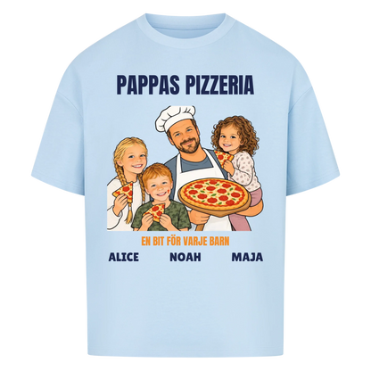 Pappas pizzeria t-shirt med ditt foto som tecknad pizzabagare och barnens namn. Rolig present till pappa