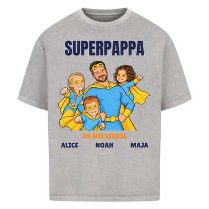Superpappa t-shirt med ditt foto som tecknad superhjälte och barnens namn. Personlig present till pappa