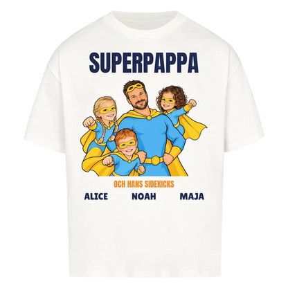 Superpappa t-shirt med ditt foto som tecknad superhjälte och barnens namn. Personlig present till pappa