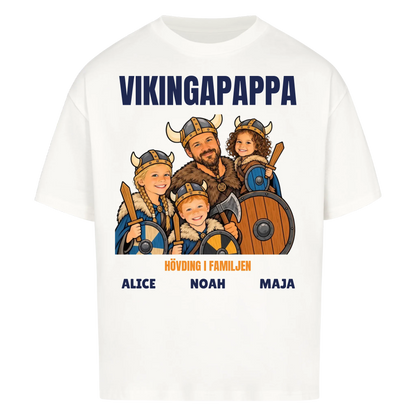 Vikingapappa t-shirt med ditt foto som tecknad vikingafamilj och barnens namn. Personlig present till pappa