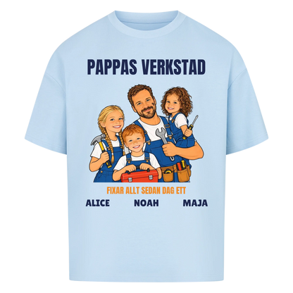 Pappas verkstad t-shirt med ditt foto som tecknad hantverkare och barnens namn. Personlig present till pappa
