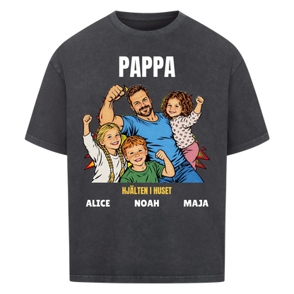 Pappa hjälten i huset t-shirt med ditt foto i pop art serietidningsstil och barnens namn. Personlig present till pappa