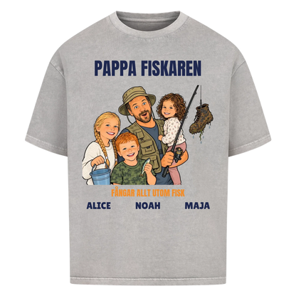 Pappa fiskaren t-shirt med ditt foto som tecknad fiskare och barnens namn. Rolig present till pappa