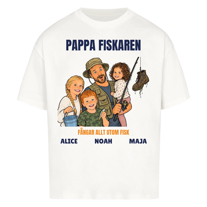 Pappa fiskaren t-shirt med ditt foto som tecknad fiskare och barnens namn. Rolig present till pappa